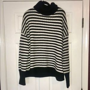 GAP oversized turtleneck sweater. Black & White XL